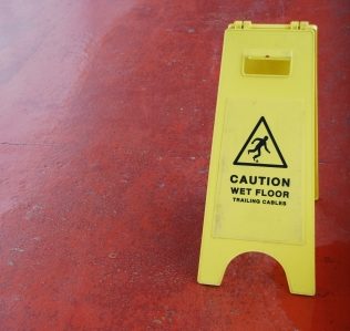 Wet floor sign: beware common writing mistakes